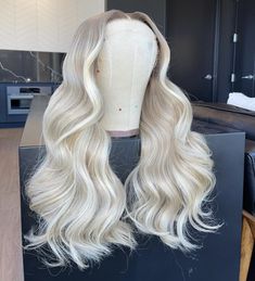 Icy Blonde Wig, Wig Gig, Wig Tutorials, Blonde Hair Types, Light Brown Ombre, Colorful Wigs, High Fashion Hair, Cute Hair Colors