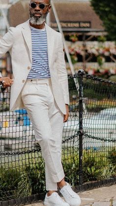 Social Outfits, Black Men Casual Style, Cream Sneakers, Suits And Sneakers, Sneakers Outfit Men, Cream Suit, Masculine Fashion, Shirt Outfit Men, Blazer And T Shirt