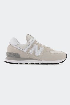 An all-time classic gets refreshed in new colours. The New Balance 574 isn't just any shoe. Crafted with updated materials, this women's throwback sneaker is a symbol of ingenuity and originality — no matter how you wear it. You'll be supported in ENCAP midsole technology and comfort with the cushioning from the EVA foam. Nb Sneakers Women, New Balance 574 V2, New Balance Outfit 574 Women, Bew Balance Shoes, New Balance Shoes Neutral, Neutral New Balance Shoes, New Balance 574 Platform Outfit, Classic Sneakers Women, Cream New Balance Shoes