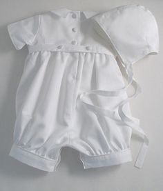 Gorro y mameluco de piqué blanco Child Outfits, Baby Dress Embroidery, Romper Suit, Frocks For Girls