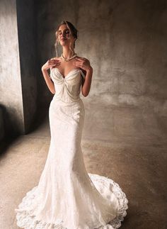 This exquisite wedding dress, made from delicate and elegant lace, perfectly combines classic femininity with modern chic. The sweetheart-shaped corset accentuates the figure and adds a special charm, while the pearl beads adorning the corset bring sophistication and sparkle. Delicate strands of pearls gently cascade down the back and seamlessly flow onto the arms, creating an effect of lightness and airiness. This dress will highlight your elegance and make your special day unforgettable. This Lace Corset Wedding Dress, Lace Wedding Dress Mermaid, Wedding Dress Pearl, Wedding Dress Off Shoulder, Sequin Wedding Dress, Floral Lace Wedding Dress, Mermaid Wedding Gown, Corset Wedding Dress, Wedding Dress Mermaid