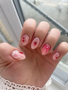 Classy Nail Inspo Aesthetic, Strawberry Coquette Nails, Strawberry Nails Acrylic Almond, Rococo Strawberry, Nail Ideas Fruit, Coquette Gel Nails, Strawberry Nail Ideas, Strawberry Almond Nails, Strawberry Pink Nails