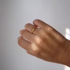 Introducing the Evie Ring, a simple and dainty gold plated ring perfect for everyday wear. Its minimalist design makes it versatile and timeless, a must-have in any jewelry collection. -stainless steel, gold plated Everyday Gold Ring, Dainty Gold Ring, Dainty Gold Rings, Everyday Rings, Ring Dainty, Plated Ring, Gold Plated Rings, Jewelry Case, Pearl Jewelry