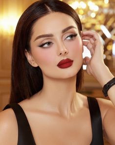 Pakistani Makeup Looks, Red Lipstick Makeup Looks, Pakistani Makeup, Makeup Masterclass, Feminine Makeup, Classy Makeup, Glam Wedding Makeup, Makeup Artist Tips, Wedding Makeup Looks