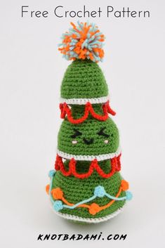 a crocheted christmas tree with glasses on it