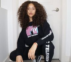 Zodiac Clothes, Niyahgotcurls Instagram, Pretty Black Girls With Curly Hair 14-16, Curly Hair Inspiration, Light Skin, Cute Black, Photography Poses, Hair Inspiration