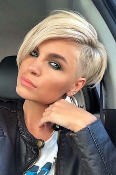 80s hairstyles for women Asymmetrical Face, Short Asymmetrical Haircut, Asymmetrical Haircut, Oval Face Haircuts, Asymmetrical Hairstyles, Long Pixie, Penteado Cabelo Curto, Short Pixie Haircuts, Short Blonde