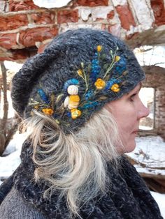 Hand knitted slouchy beanie hat with embroidery bird and flowers,winter accessories,bohemian clothing,soft and casual Mothers Day gift. Size:58-60 cm/ 22,8-23,6 inches Please note that colors and embroidery of the product may vary a little one monitor to another. Homemade Clothes, Embroidery Bird, Appliqué Ideas, Flowers Winter, Spring Headband, Knitwear Inspiration, Chunky Hat, Slouchy Beanie Hat, Bohemian Clothing