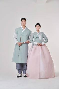 Korean Women's Hanbok - Wedding, Event, Birthday Order Hanbok -HUIYEON This hanbok is custom-made in Korea. Production date takes 4-5 days after ordering  It will be delivered from 6th to 7th in Korea. To order beautiful hanbok that fits your body  The exact size of your body It's important.  Thank you. South Korea Hanbok, Couple Hanbok, Korean Hanbok Modern, Beautiful Hanbok, Wedding Hanbok, Hanbok Wedding, Hanbok Traditional, Korean Hanbok, Korean Wedding