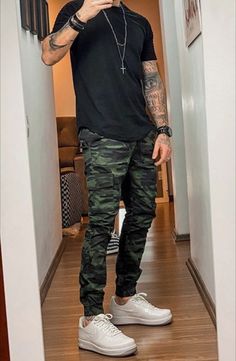 White Air Force 1 Outfit Men, Camo Outfit Men, Air Jordans Outfit, Air Force 1 Outfit Men, Black Suit Men, Urban Style Outfits, Streetwear Male, Mens Fashion Wear