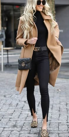 Fall chic😍 Mode Over 50, Vinter Mode Outfits, Winter Fashion Trends, Fall Fashion Coats, Fashion Blogger Outfit, Blogger Outfits, Casual Outfit Inspiration, Causal Outfits, Fashion Trends Winter