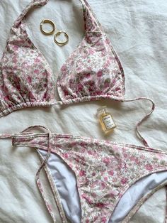 Beach Aesthetic Bathing Suit, Cute Floral Bathing Suits, Cute Floral Swimsuit, Beach Outfit Swimsuit, Beach Fits Swimwear, Pink Floral Swimsuit, Cute Pink Bikinis, Cute Floral Bikinis, Aesthetic Swimming Suits