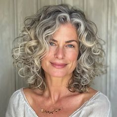 magnific Pj5fyqdmlNSkK3wRSrcI Curly Wedge with a Side Part Grey Blonde Curly Hair, Grey Layered Hairstyles, Curly White Hair, White Hairstyles, Grey Transition, Mum Hair, Grey Hair And Glasses, Grey Hairstyles, Easy Bun Hairstyles For Long Hair