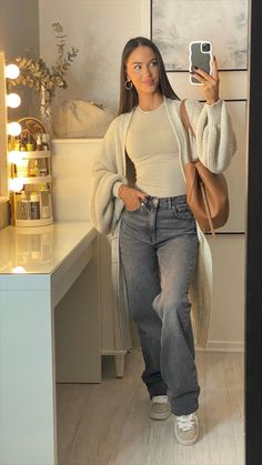 Long Cardigan Outfit, Stile Blair Waldorf, Adrette Outfits, Cute Modest Outfits