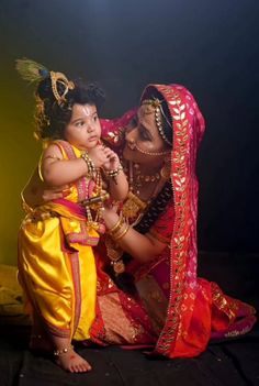 Baby Krishna Photoshoot Ideas With Mom, Janmashtami Baby Girl Shoot, Yashoda Krishna Photoshoot, Yashoda And Krishna Baby Photoshoot, Yashoda And Krishna Baby, Krishna Theme Baby Photoshoot, Yashoda And Krishna, Krishna Photoshoot, Krishna Baby