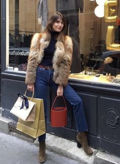 Jeanne Damas Style Winter, Damas Style, Fur Coat Outfits, Jeanne Damas Style, French Style Clothing, Jeanne Damas, I'm With The Band, Fur Fashion