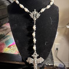 Pearl Moth Rosary 

Ask for size can be adjusted if need be.

#gothic #handmade #smallbusiness #texas #necklace Texas Necklace, Accessories Jewelry Necklace, Women Accessories Jewelry, Rosary, Moth, Women's Jewelry, Women's Accessories, Jewelry Accessories, Jewelry Necklaces