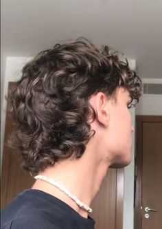 Medium Mullet Women, Trendy Mullet, Curly Mullet Hairstyle Women, Modern Mullet Haircut, Modern Mullet Women, Mullet Haircuts, Mullet Hairstyles, Long Curly Hair Men, Male Haircuts Curly