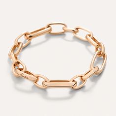 A tribute to Pomellato’s goldsmith heritage, Iconica shines bold in bracelets of rose gold. Daring, lightweight and stackable, this anniversary collection may be mixed-and-matched per the Pomellato spirit. MATERIAL: 18k Rose Gold SIZE: M LENGHT: 16.5 cm Rose Gold 18k - Gold takes its name from the Indo-European word “gehl” meaning to shine. Rose - a delicate tint achieved by mixing gold with small quantities of copper and silver. Every Pomellato jewel is made to be worn every day and on every occasion. This is why no extraordinary maintenance is needed, especially if it is delicately handled and cleaned. If you want to preserve the shine of Pomellato jewelry, we recommend you to store it in a clean, dry place away from any heat sources. REF: PBB7127_O7000_00000 Classic Rose Gold Box Chain Bracelet, Modern 14k Rose Gold Chain Bracelet, Modern Rose Gold 14k Chain Bracelet, Timeless Rose Gold Jubilee Chain Bracelet, Modern Rose Gold Chain Bracelet With Rectangular Links, Modern 14k Rose Gold Bracelet, Rose Gold Bracelet With Solid Link As A Gift, Elegant Rose Gold Bracelet With Solid Links, Elegant Rose Gold Chain Bracelet For Everyday