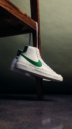 Nike Tenis, Marketing Websites, Creative Shoes, Nike Blazer Mid 77, Nike Blazer Mid, Nike Air Shoes, Nike Blazers Mid