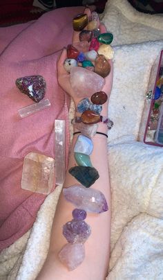 Pisces Core, Crystal Room Decor, Body Scan, Hippie Lifestyle, Hippie Aesthetic, Sleep On The Floor