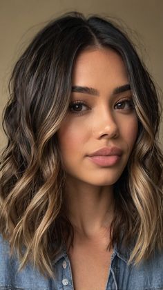 Edgy Lob Haircuts with Balayage for Dark Brown Hair With Highlights Long Bob 💄 Medium Length Lob Haircut, Bob Caramel Balayage, Brown Hair With Highlights Long, Highlights Long Bob, Edgy Lob, Balayage Long Bob, Haircuts With Balayage, Wavy Lob Haircut, Lob Haircut Layered