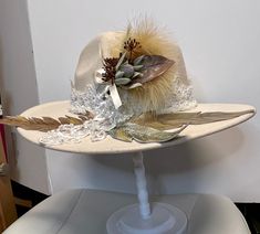 This one of a kind off white felt hat is embellished with pearls, sequins and lace from a wedding gown, the leather feathers are hand painted and the band is embellished with florals and grasses in muted pastel colors. This on is perfect for that Western wedding, festival or even a costume. The band is adjustable with a ribbon. Bride Cowboy Hat, Embellished Hats, Western Bride, Cowboy Hut, Wedding Western, Leather Feathers, Custom Made Hats, Hat Fedora, Boho Hat