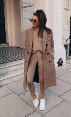 2020 Outfits, Mode Tips, Charlotte Gainsbourg, Beige Outfit, Pastel Outfit, Casual Winter Outfits, Mode Inspiration