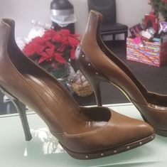 Gucci Brown Leather Heels. Very Stylish Comfortable Authentic Gucci Shoes. Brown Leather Heels, Shoes Color, Gucci Shoes, Shoes Shoes, Leather Heels, Shoes Women Heels, Stiletto Heels, Brown Leather, Shoes Heels