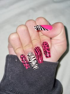 Pink Mcbling Nails, Long 2000s Nails, Y2k Nails No Charms, Emo Nail Inspiration, Emo Pink Nails, Scene Acrylic Nails, Alt Acrylic Nails Aesthetic, Scene Emo Nails