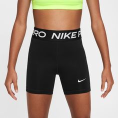 School Shorts, Gym Classes, Fashion Watch, Casual Athletic, Training Shorts, School Sports, Running Training, Going To The Gym, New Nike