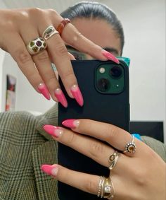 Unique Nail Designs Classy, Pink Funky Nails, Black Accent Nails, Artsy Nails Designs, Lip Nail Art, Nail Poses, Nails And Rings