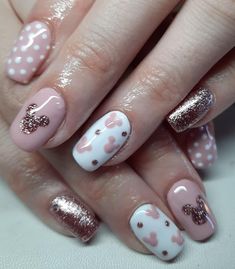 Nail Designs For Disneyland, Disney Style Nails, Cute Disney Nails Christmas, Fancy Disney Nails, Pink Mickey Mouse Nails, Gel Nails Disney Design, Pink And White Disney Nails, Mickey Mouse Nails Pink