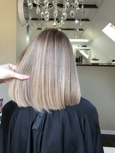 Micro Foils Blonde, Full Head Highlights Short Hair, Dark Regrowth Blonde Hair, Hair Lengths Short, Almond Blonde Hair, Dark Blonde Short Hair, French Balayage, Hair Curtain Bangs, Cool Blonde Hair Colour