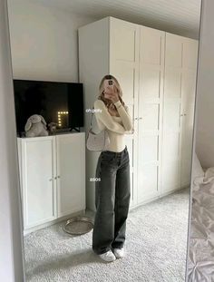 outfit, outfits, fashion, style, jean, blue jean outfit, summer outfit, winter outfit, skirt outfit, black jean outfit, sweatpants, aesthetic, streetwear, outfit ideas, street style, cardigan, winter fashion, outfit inspo, summer outfits, school outfit, sweater, fall outfit, fall outfit inspo, fall outfit aesthetic Outfit Inspo Casual, Stockholm Fashion, Cute Everyday Outfits, Clean Girl, Outfit Inspo Fall, Basic Outfits, Spring Outfits Casual, School Outfit, Outfits Casuales