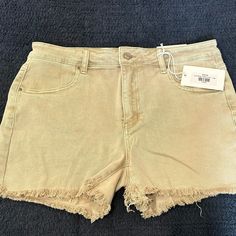 Zenana Stretchy, Acid Washed Denim Shorts. Frayed Hem. Sand Beige Color. Size L. Fits Size 6-8 In My Opinion. 3 Inch Inseam. 97% Cotton, 3% Spandex. Nwt. Casual Brown Jean Shorts, Sand Beige, Washed Denim, Beige Color, Denim Wash, Jean Shorts, Denim Shorts, Size 6, Womens Shorts