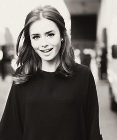 cute length Cute Medium Length Haircuts, Shoulder Length Layered Hair, Shoulder Length Layered, Lily Collins, Shoulder Length Hair, Medium Length Hair Cuts, Layered Hair, Length Hair