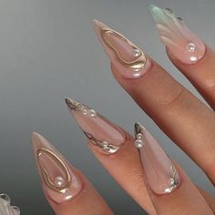 𝐓𝐫𝐚𝐜𝐢𝐞 • 𝐇𝐨𝐮𝐬𝐭𝐨𝐧 𝐀𝐫𝐭𝐢𝐬𝐭 on Instagram: "BACK at work after Beryl kicked my ass and had me out of work for a week 🌝" Squiggle Nails, Edgy Nail Art, Artist Nails, Back At Work, Hello Nails, Cute Nails For Fall, Edgy Nails, Simple Gel Nails, Colored Acrylic Nails