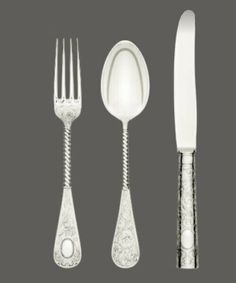 an assortment of silverware including forks, knives and spoons in the shape of flowers