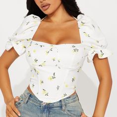 Corset Outfit Ideas Casual, Cute Fashion Nova Outfits, Corset Tops Outfit, Floral Crop Top Outfit, Cute Corset Tops, Corset Top With Sleeves, Floral Top Outfit, Goa Trip, Corset And Jeans