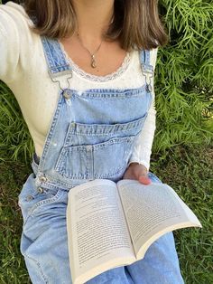 Skandinavian Fashion, Spring Fits, Reading A Book, Rory Gilmore, Looks Vintage, Spring Summer Outfits, Aesthetic Outfits, Cute Casual Outfits, Fitness Inspo