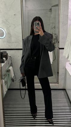 kelseymerritt Kelsey Merritt Outfits, Outfits Blazer, Kelsey Merritt, Spring Inspo, Office Chic, Wallpaper Collage, Business Chic, Blazer Outfit, Chic Office