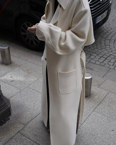 Champagne Outfit, Sustainability Art, Fashion Sustainability, Thirty Flirty And Thriving, White Trench Coat, Paris Chic, Easy Winter Outfit, Art Interior, Couture Details