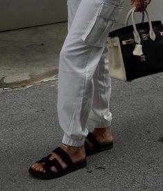 Cass Dimicco, Expensive Purses, Black Minimal, Chill Fits, Sandals Outfit, Chic Accessories, Sandal Fashion, Luxury Outfits