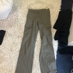 Brand New Size 2 Zara Cargo Pants In An Olive Green Shade Zara Cargo Pants, Cargo Pants Color, Zara Pants, Pants Color, Shades Of Green, Cargo Pants, Olive Green, Pant Jumpsuit, Straight Leg