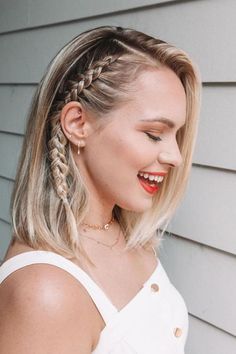 Medium Length Prom Hairstyles Down, Sanggul Modern, Heatless Hairstyles, Penteado Cabelo Curto, Side Braid, Braids For Short Hair, Bobs Haircuts