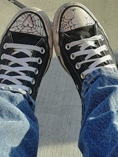 Spider web shoes Drawing On Converse, Converse Drawing, Estilo Hippy, Shoes Drawing