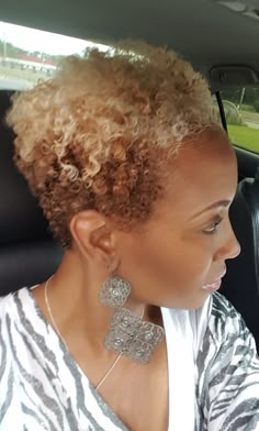 Color On Black Women, Hair Color On Black Women, Tapered Hairstyles, Ombre Short Hair, Pixie Curls, Razor Chic, Kym Whitley, Tapered Natural Hair Cut, Curly Highlights