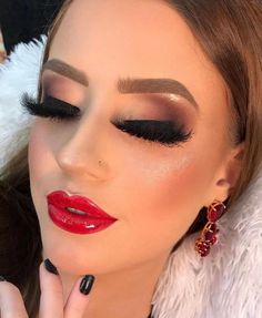 Black Hair Makeup, Seductive Makeup, Indian Bride Makeup, Bright Eye Makeup, Dramatic Eye Makeup, Flannel Fashion, Lipstick Collection, Trendy Makeup, Models Makeup