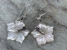 Hibiscus Flower Necklace Earrings. Hawaiian State Flower. Sterling Silver, Mother of Pearl Kailua Kona, Jewelry Accessories Ideas, Dope Jewelry, Thrift Finds, Funky Jewelry, Hibiscus Flower, Jewelry Lookbook, Mode Inspo, Girly Jewelry